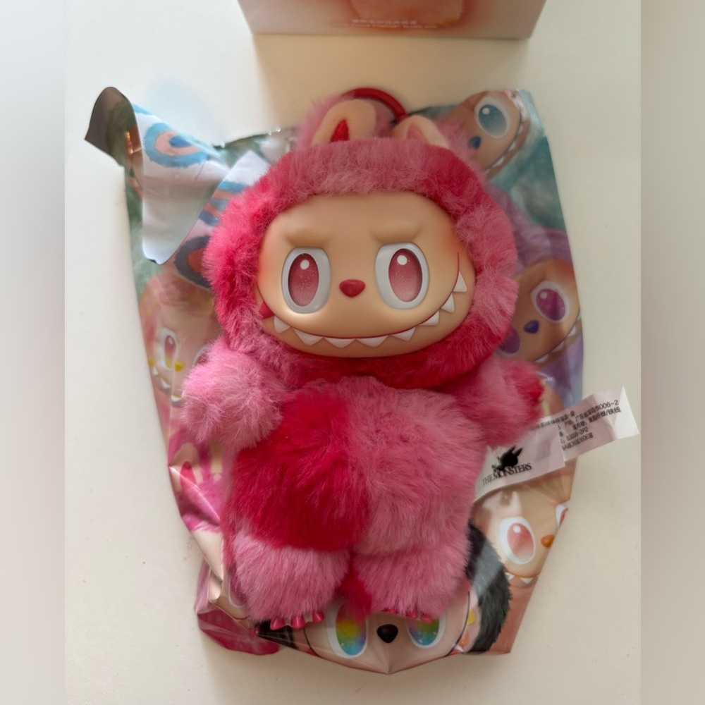 AUTHENTIC POPMART LABUBU BIG INTO ENERGY- LOVE - NEW IN BOX OPENED
